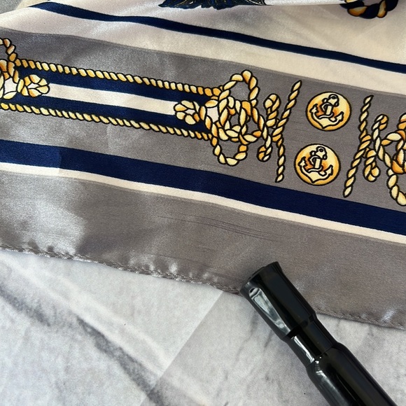 MOSI MULTI WEAR SATIN SCARF 35x35 - Picture 7 of 9